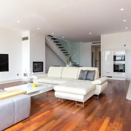 Superior Two 茨里克韦尼察